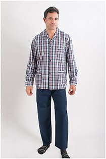 Karierter Pyjama aus Baumwolle mit Knöpfen.